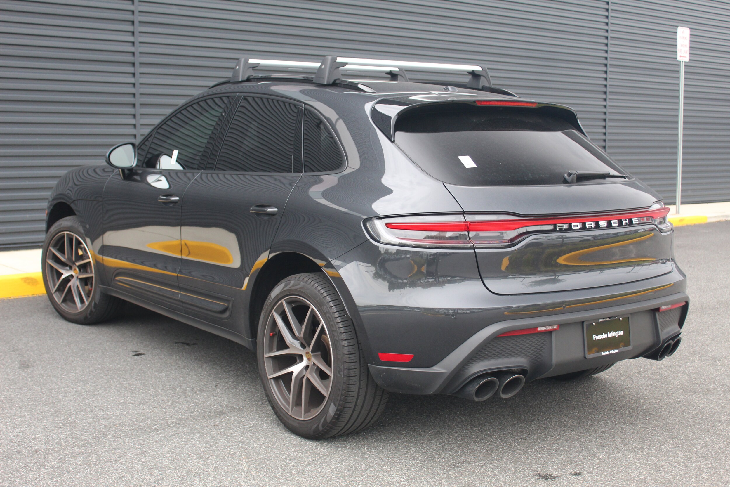 2022 Porsche Macan Base photo 3