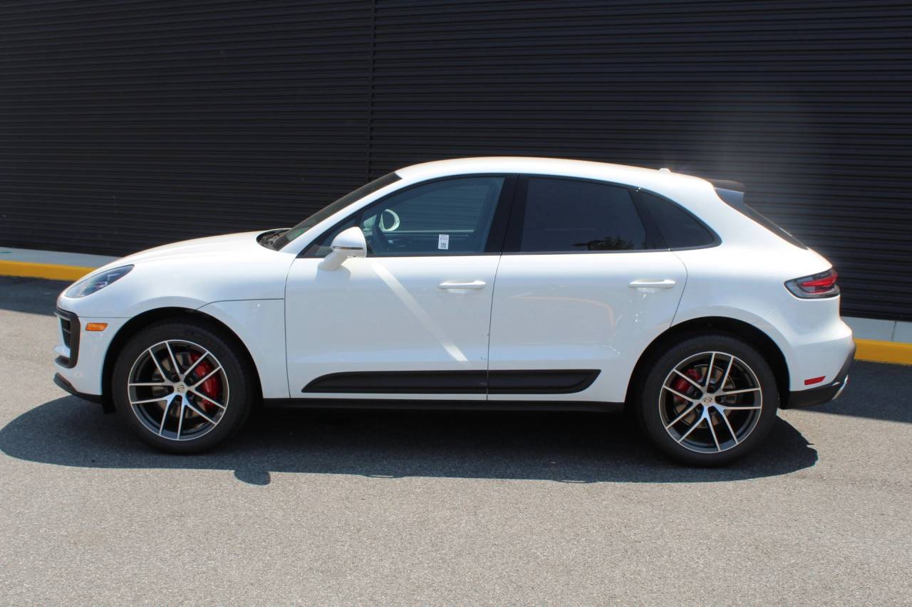 2025 Porsche Macan S photo 2