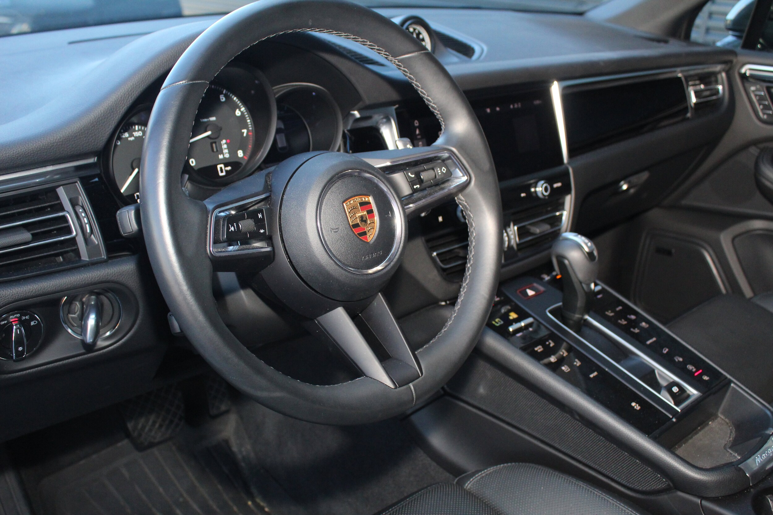 2022 Porsche Macan photo 4