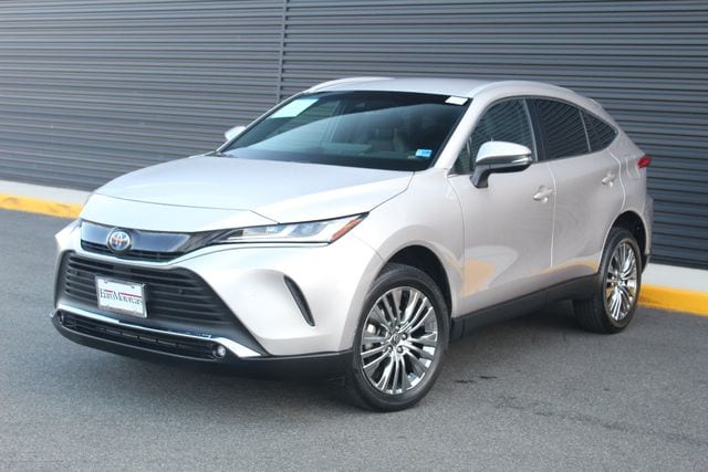 2023 Toyota Venza XLE's photo