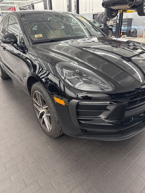 2023 Porsche Macan T's photo