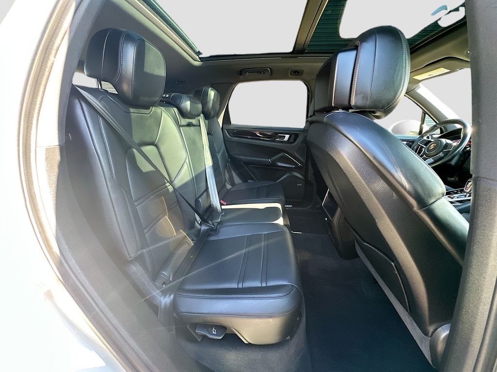 2022 Porsche Cayenne Base - Photo 29