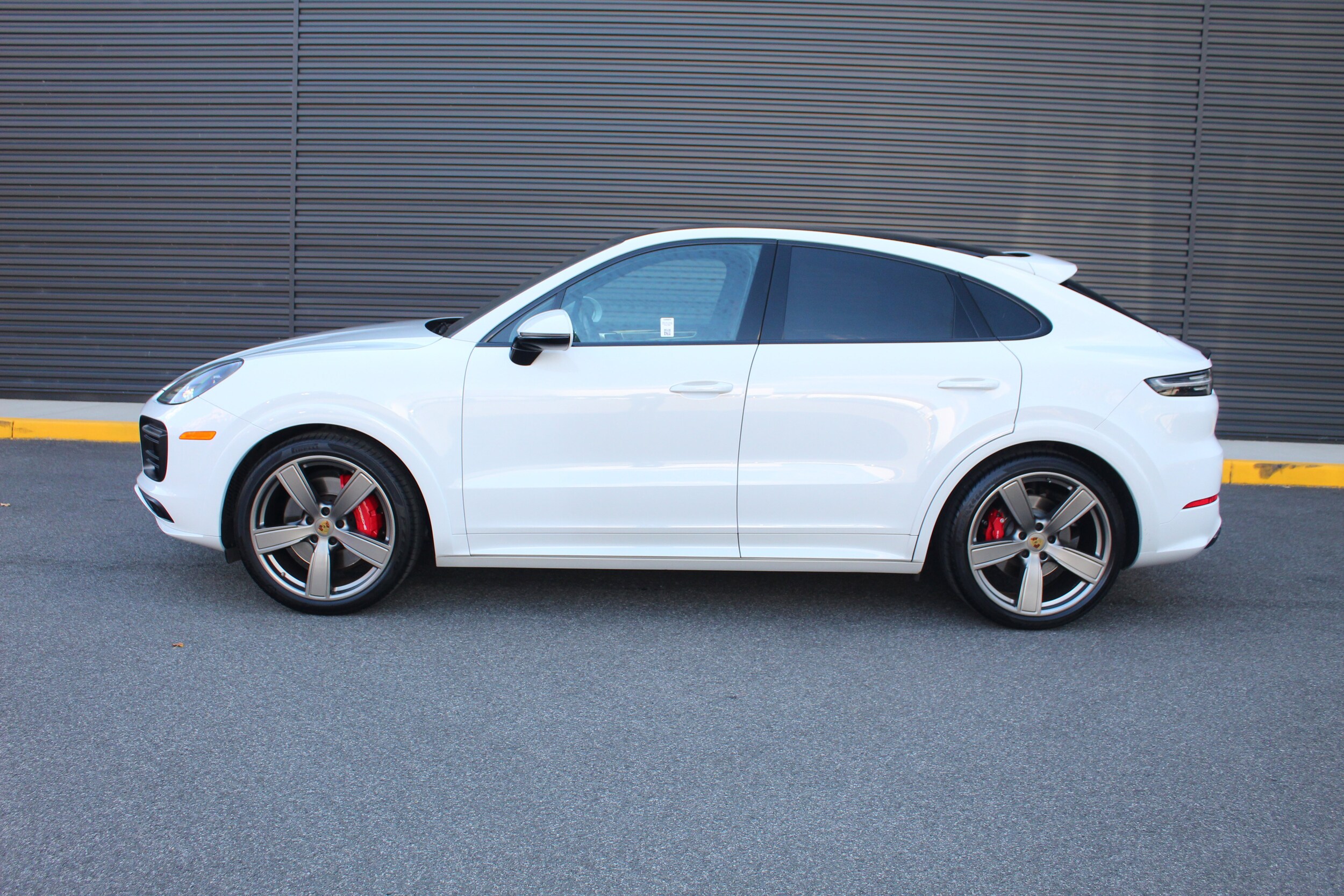 2021 Porsche Cayenne Coupe GTS photo 2