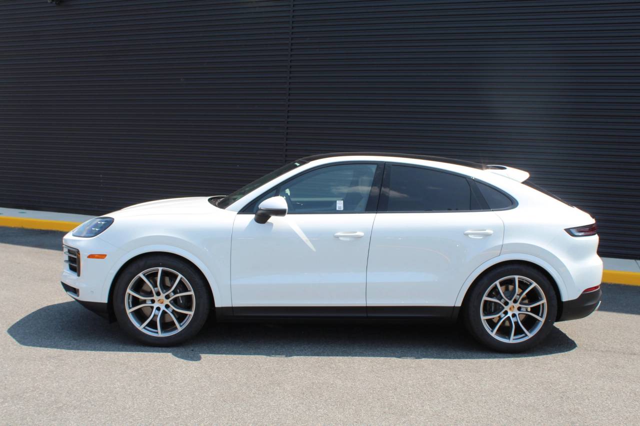 2025 Porsche Cayenne Coupe photo 2