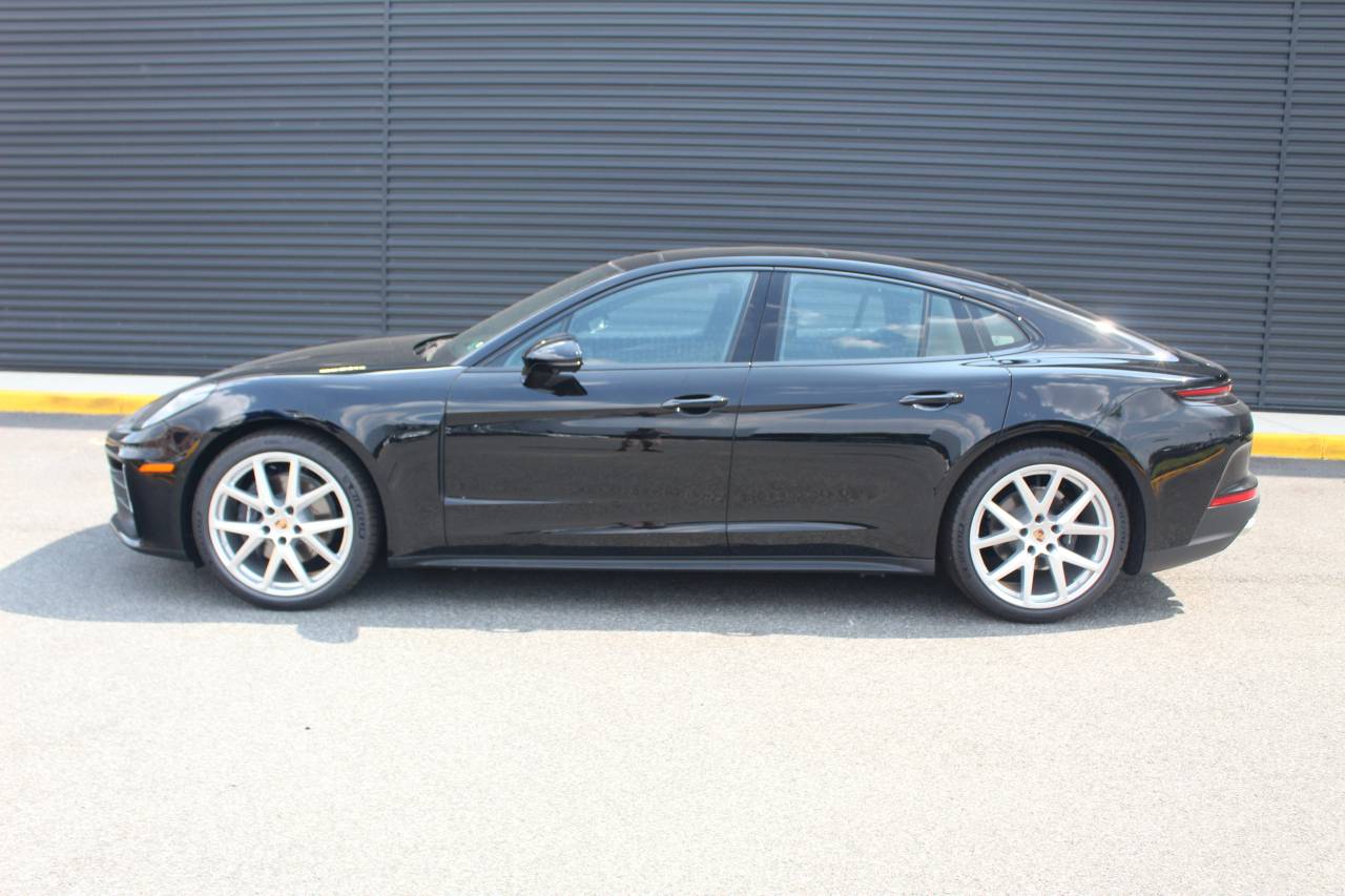 2025 Porsche Panamera 4 photo 2