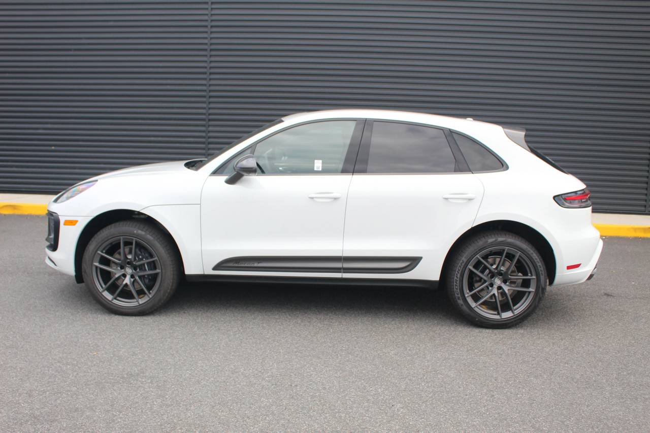 2026 Porsche Macan T photo 2