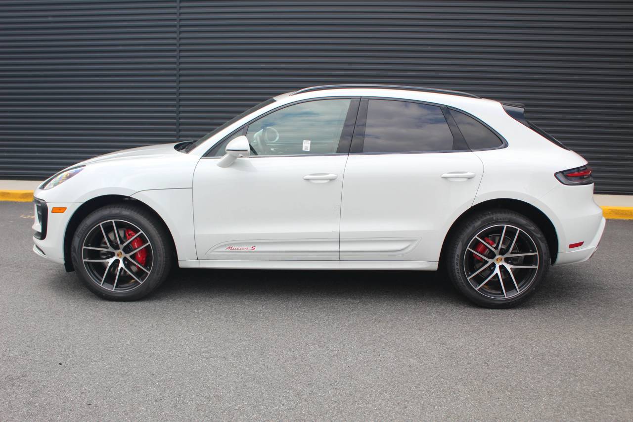 2025 Porsche Macan S photo 2