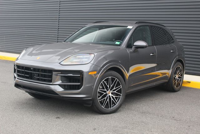 2025 Porsche Cayenne Base's photo