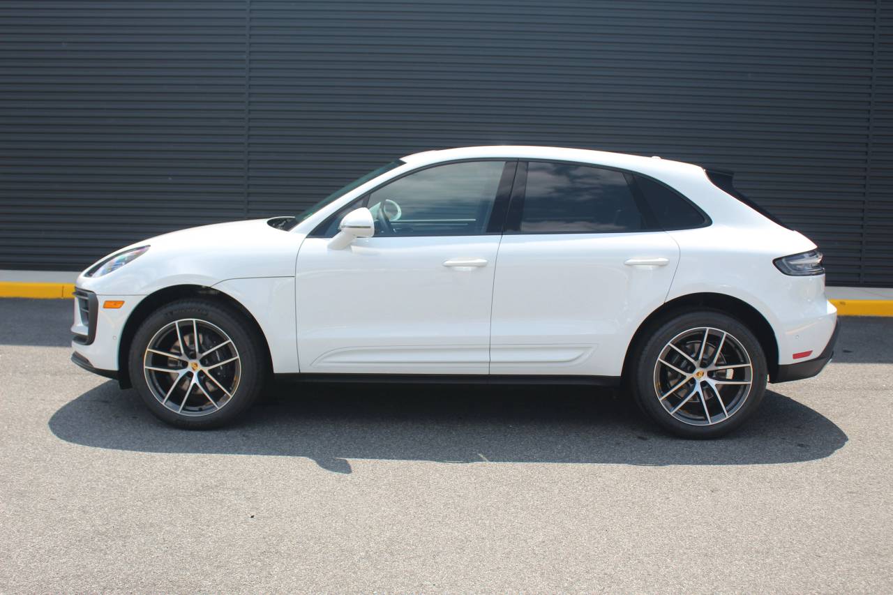 2026 Porsche Macan T photo 2