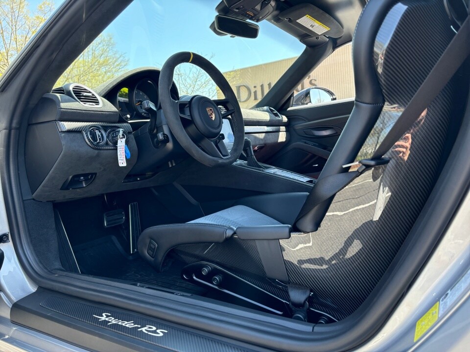 2025 Porsche Boxster Spyder photo 4