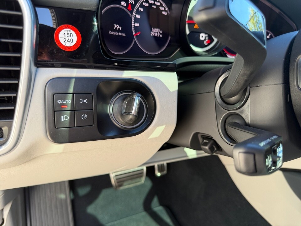 2023 Porsche Cayenne GTS photo 4