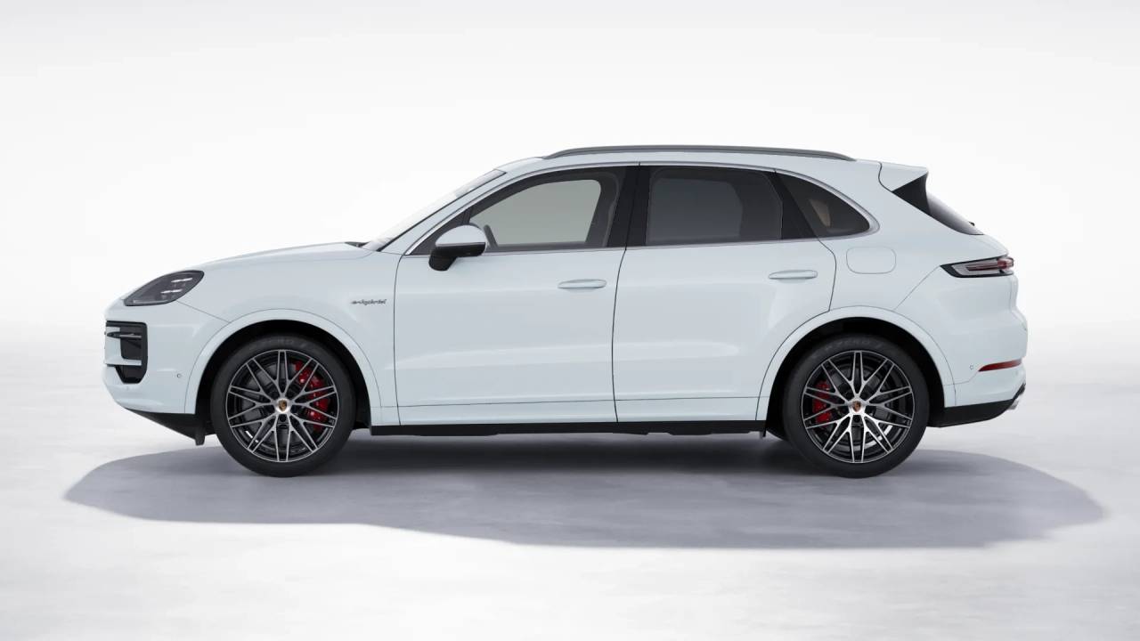 2026 Porsche Cayenne S E-Hybrid photo 2