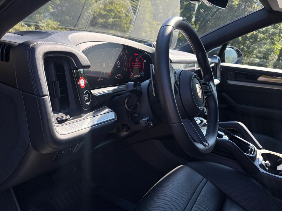 2024 Porsche Cayenne Coupe Base photo 3