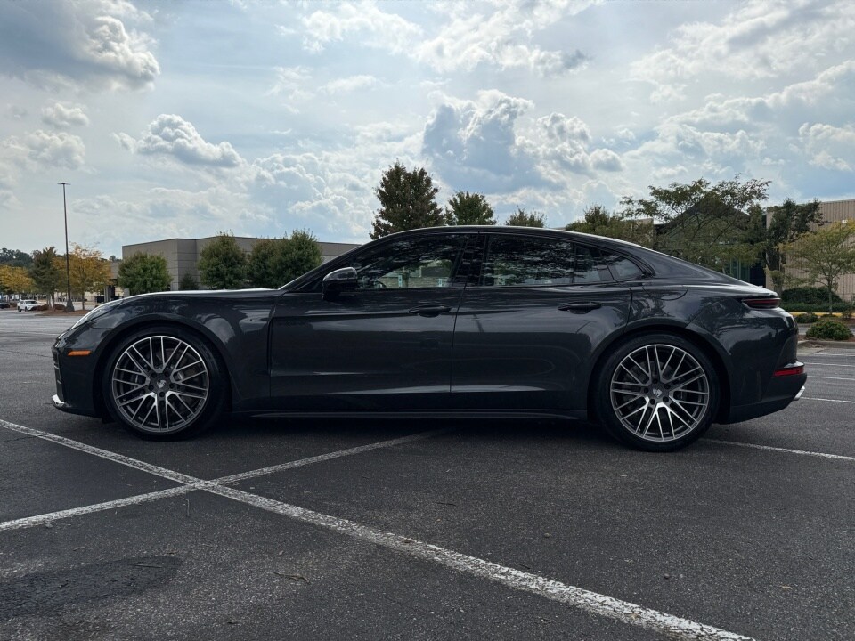 2025 Porsche Panamera E-Hybrid 4 photo 2