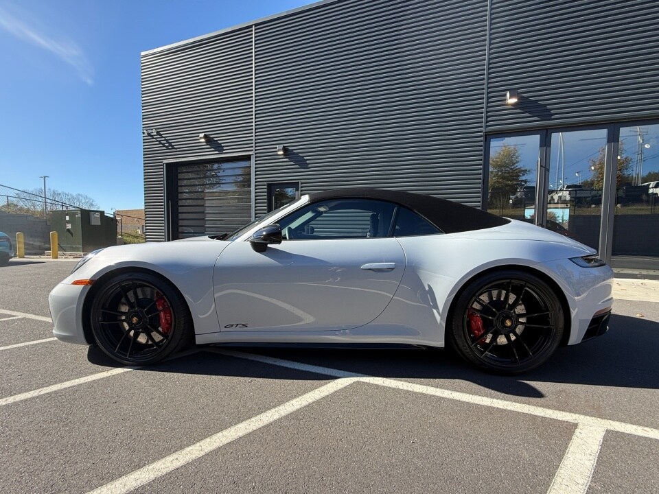 2023 Porsche 911 4 GTS Cabriolet photo 2