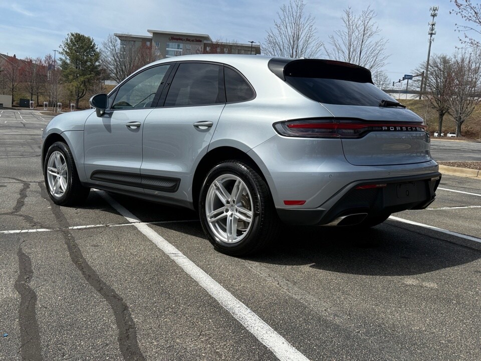 2024 Porsche Macan Base photo 3