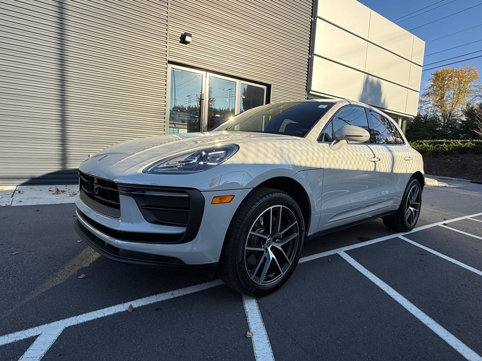 2026 Porsche Macan T's photo