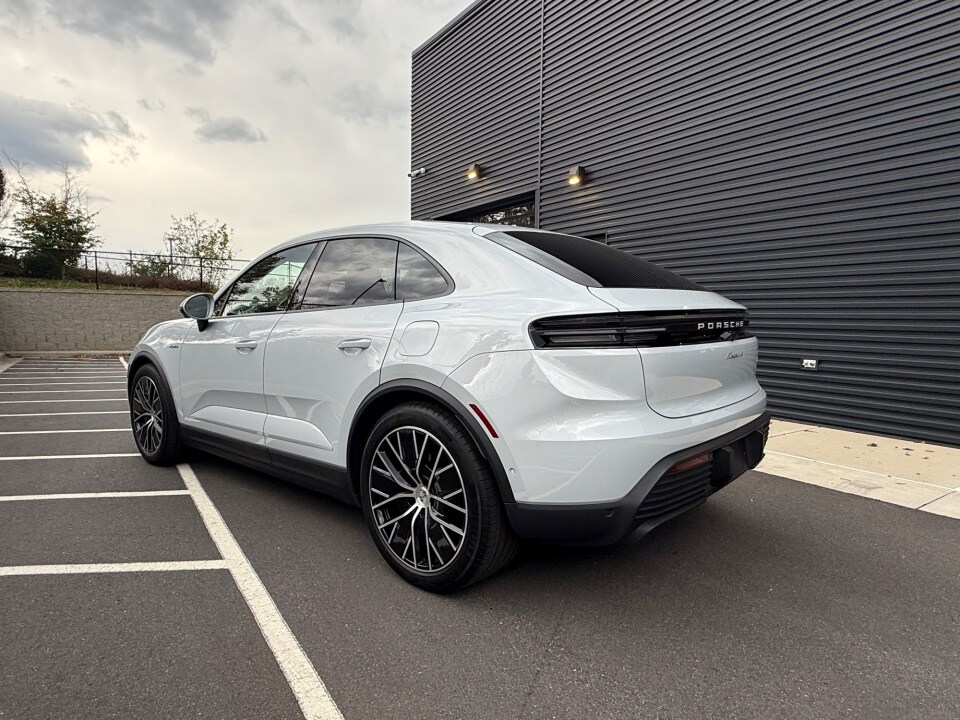 2024 Porsche Macan Electric 4 photo 3