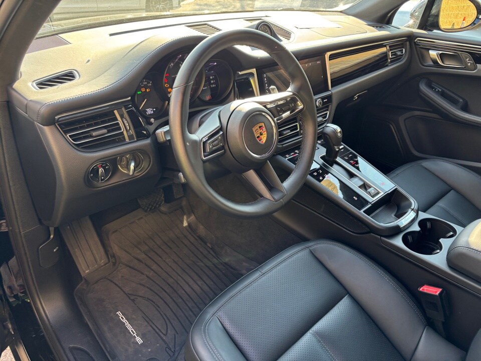 2024 Porsche Macan Base photo 4
