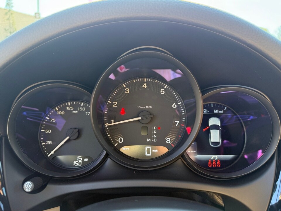 2025 Porsche Macan Base photo 3