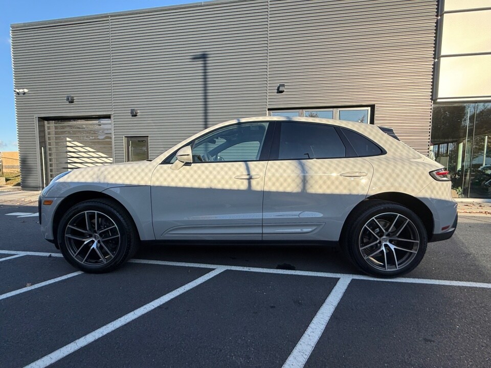 2026 Porsche Macan T photo 2