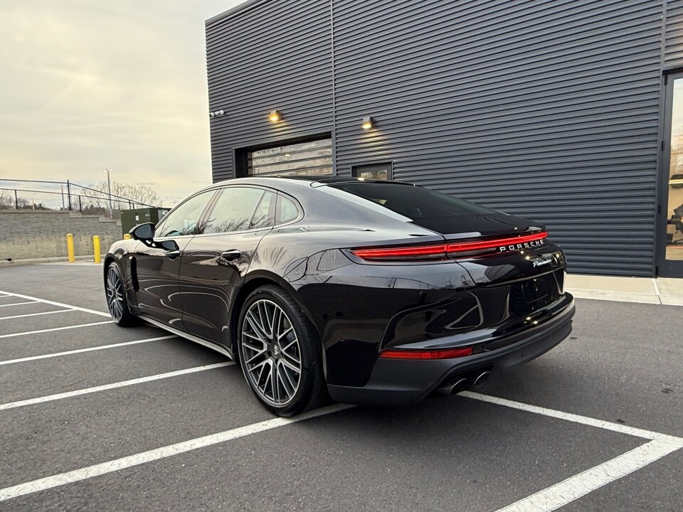 2024 Porsche Panamera 4 photo 3