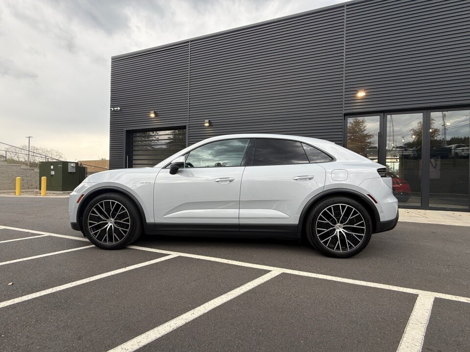 2024 Porsche Macan Electric 4 photo 2