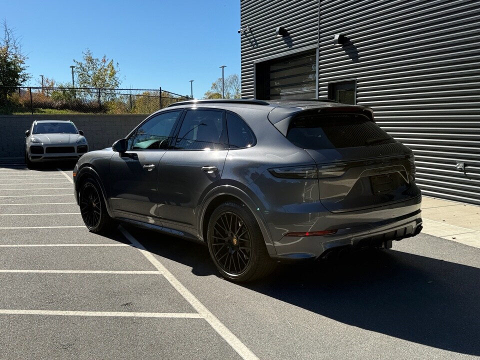 2023 Porsche Cayenne GTS photo 3