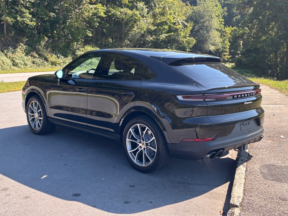 2024 Porsche Cayenne Coupe Base photo 2