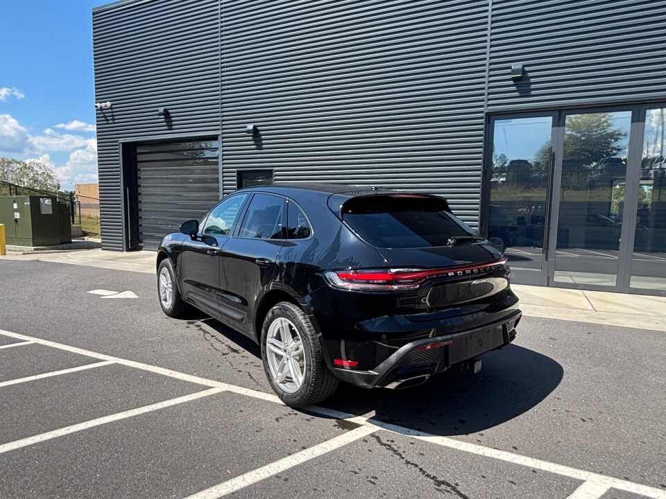 2024 Porsche Macan Base photo 3