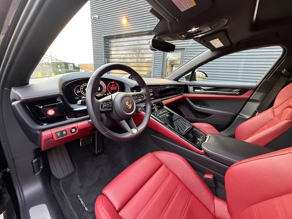 2024 Porsche Panamera 4 photo 4