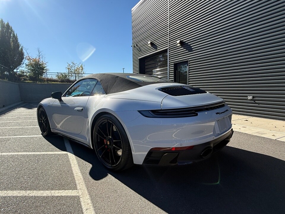 2023 Porsche 911 4 GTS Cabriolet photo 3