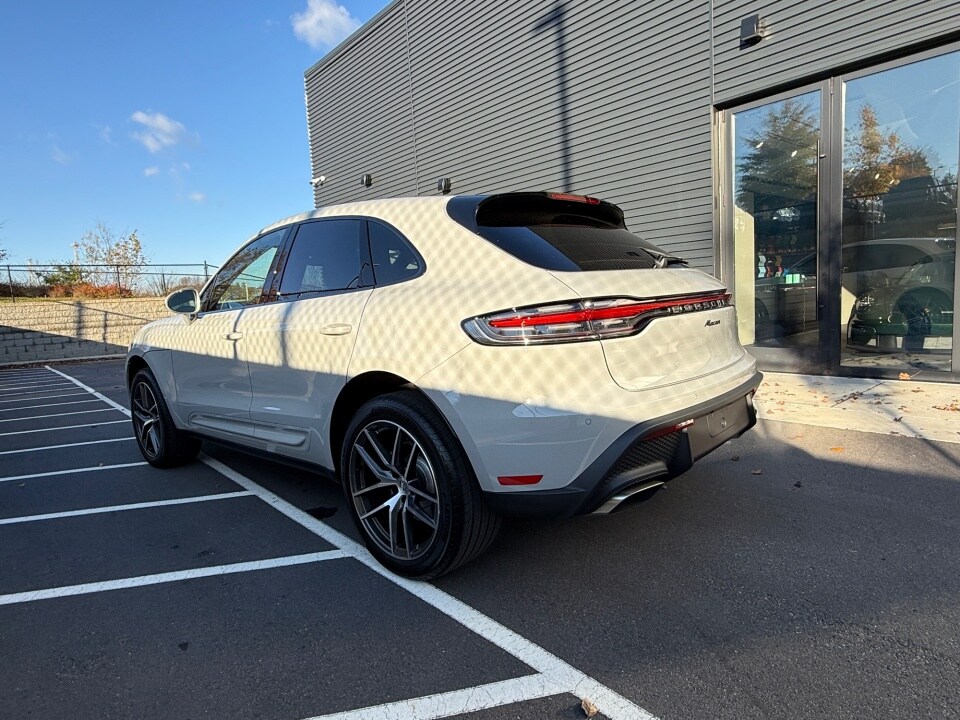 2026 Porsche Macan T photo 3