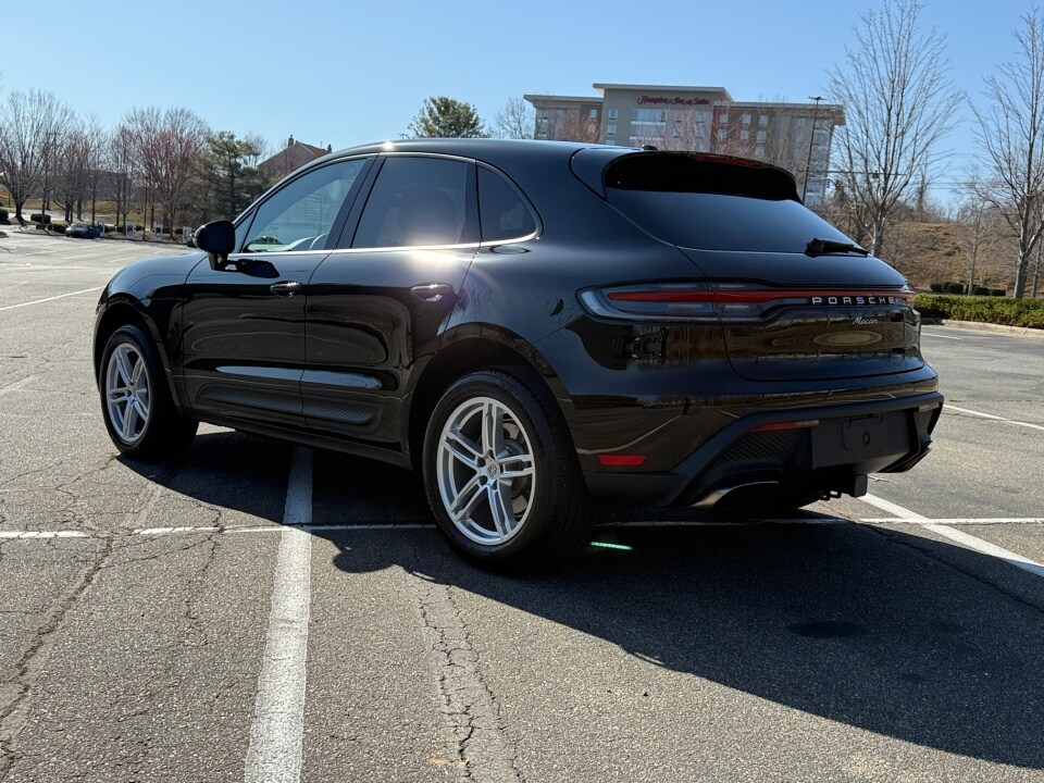 2024 Porsche Macan Base photo 3
