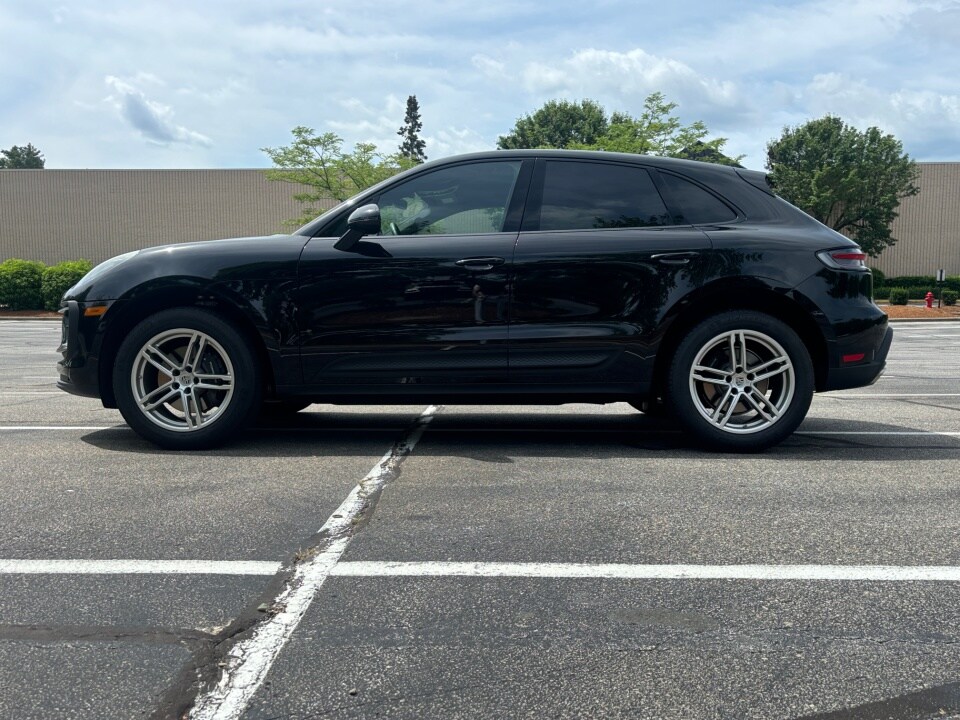 2024 Porsche Macan Base photo 2