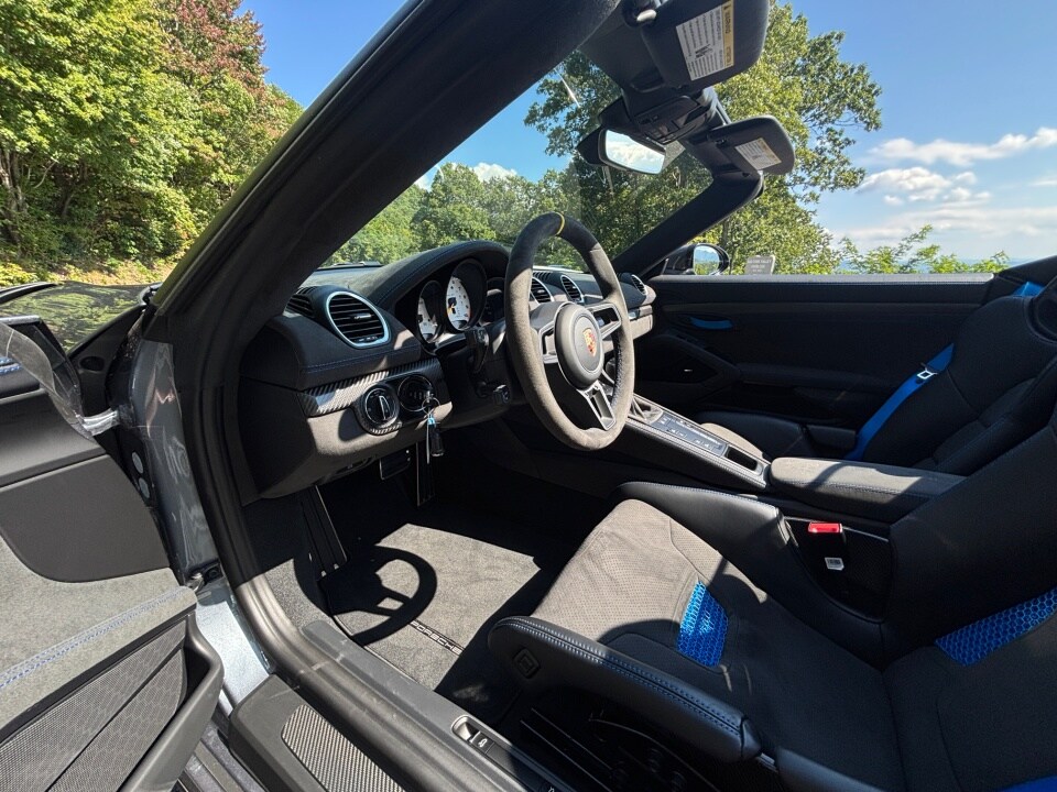 2025 Porsche Boxster Spyder photo 4