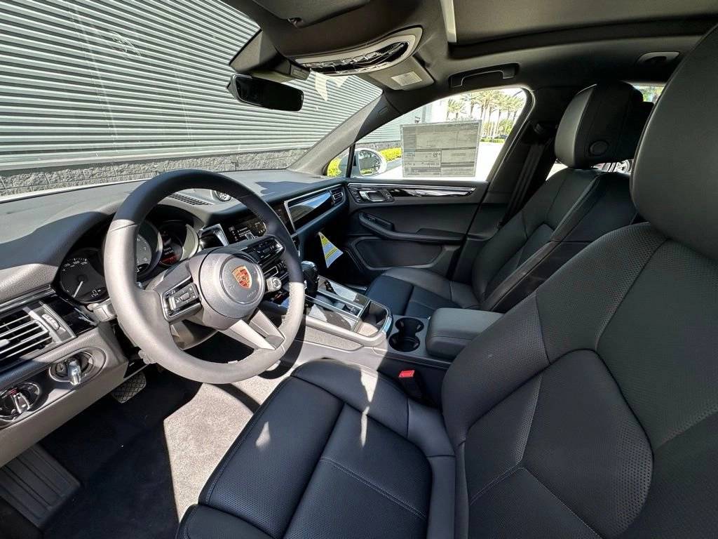 2026 Porsche Macan S photo 3