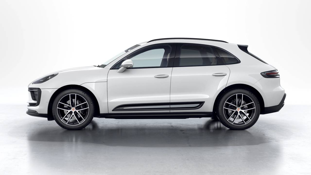 2026 Porsche Macan T photo 2