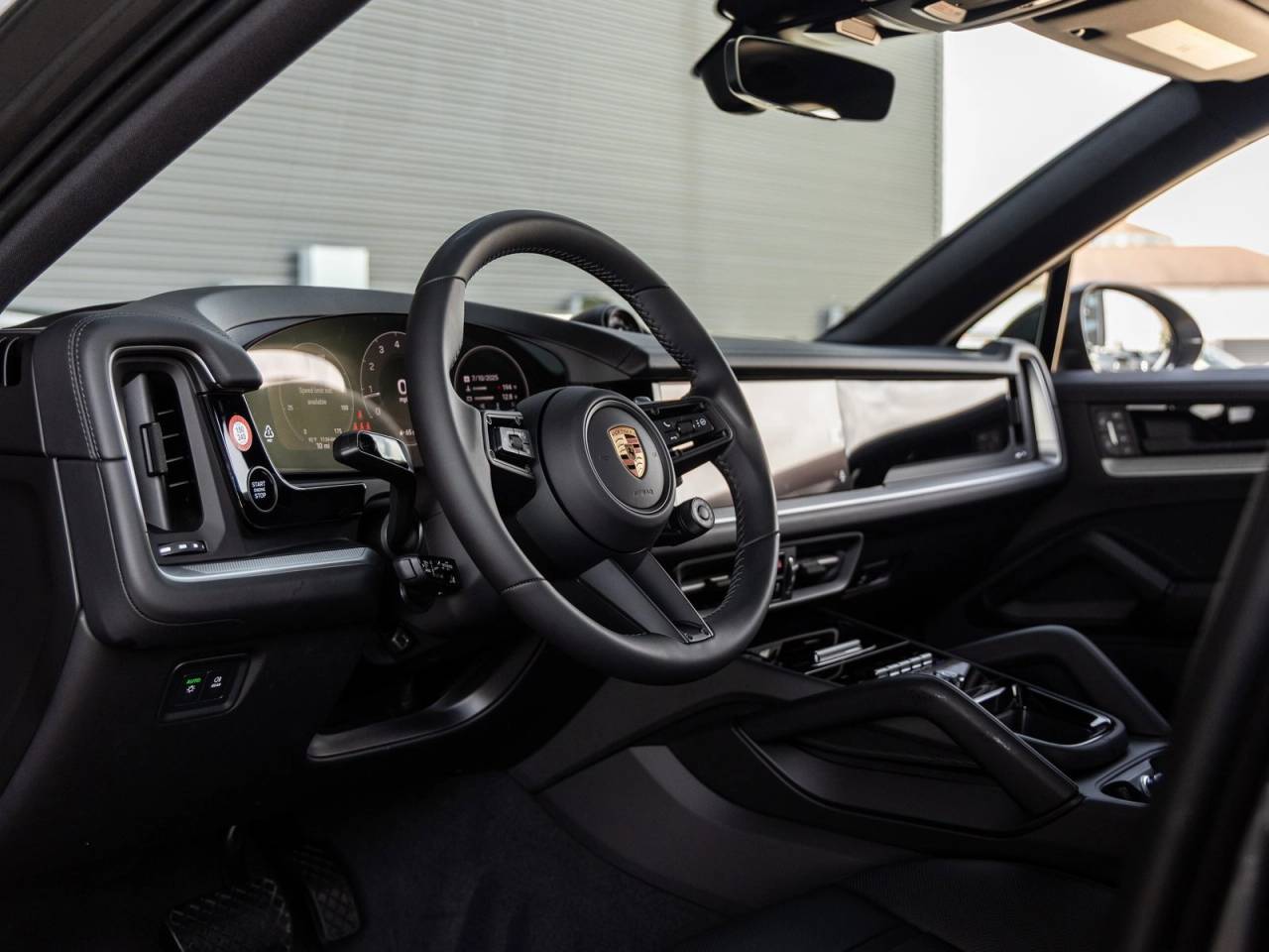 2025 Porsche Cayenne Coupe photo 4