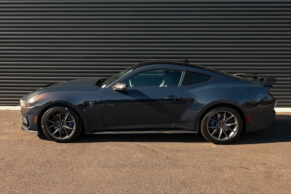 2025 Ford Mustang Dark Horse photo 2
