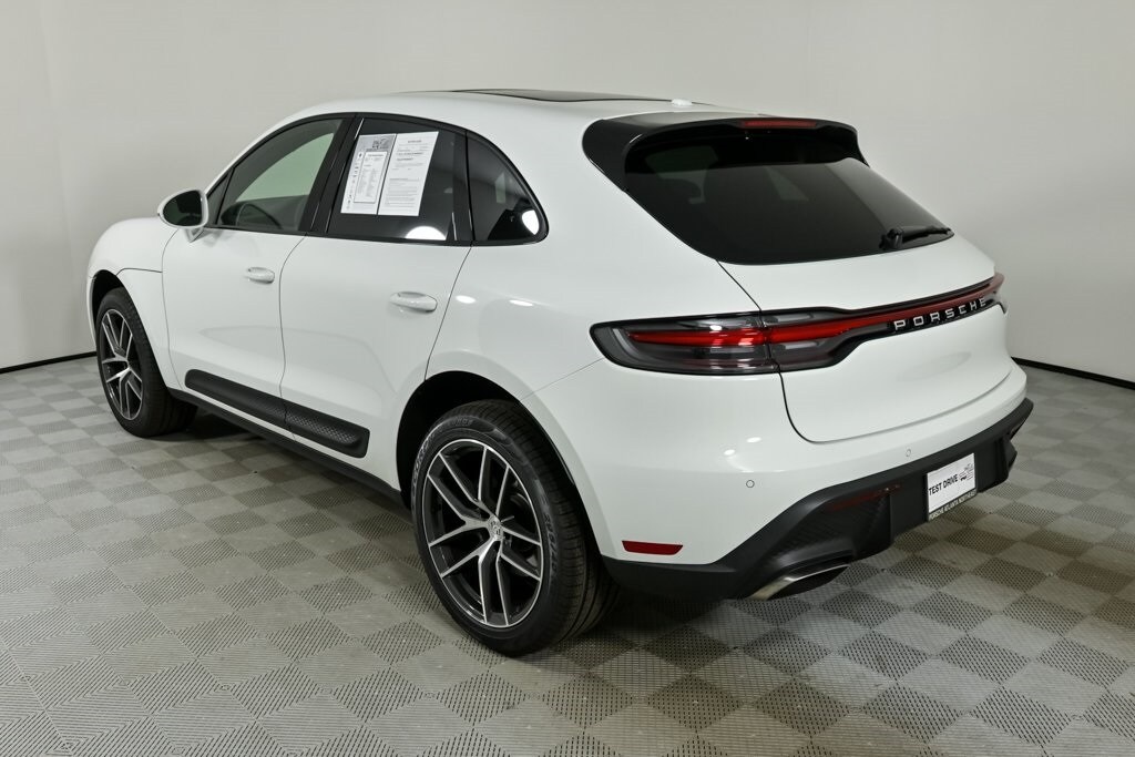 2025 Porsche Macan T photo 3