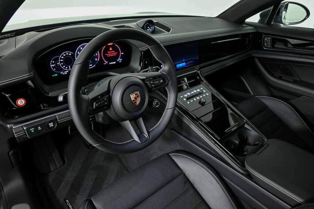 2026 Porsche Panamera E-Hybrid 4 photo 4