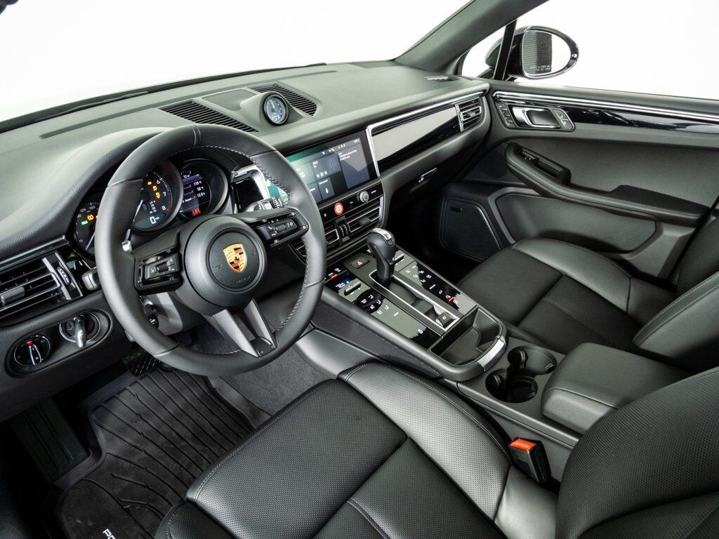 New 2026 Porsche Macan Base SUV
