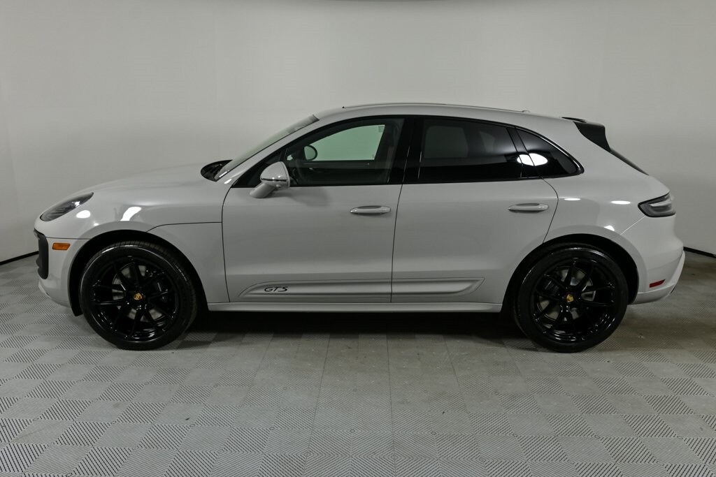 2026 Porsche Macan GTS photo 2