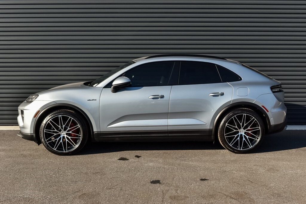 2025 Porsche Macan Electric photo 2