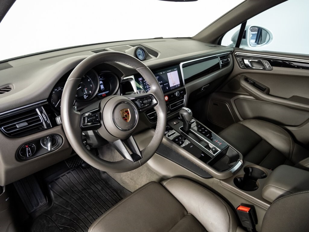 2023 Porsche Macan Base photo 4