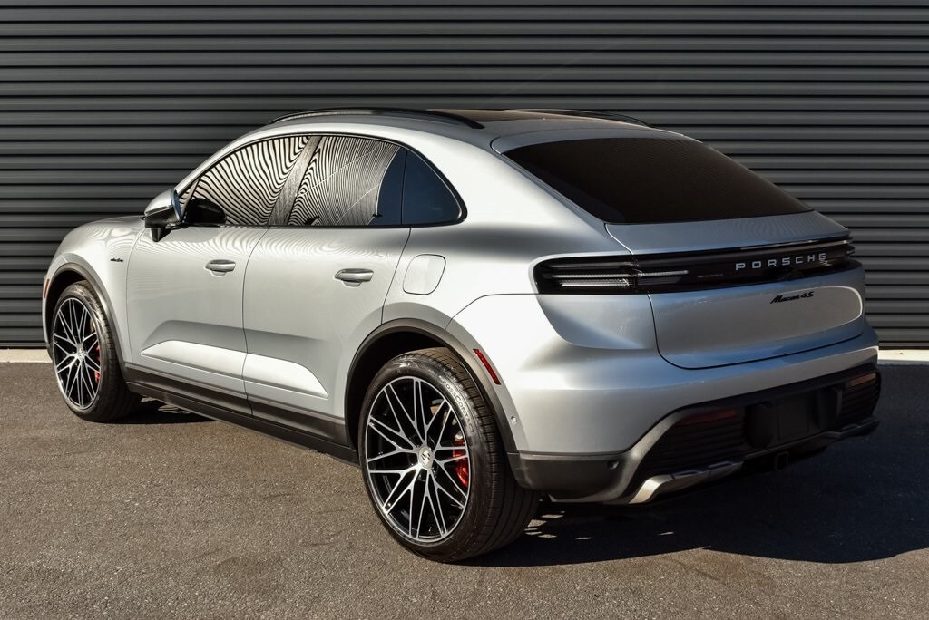 2025 Porsche Macan Electric photo 3