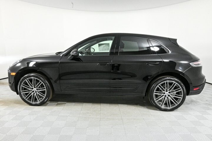 2025 Porsche Macan T photo 2