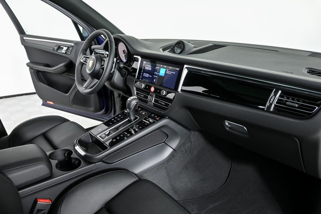 2026 Porsche Macan Base - Photo 25