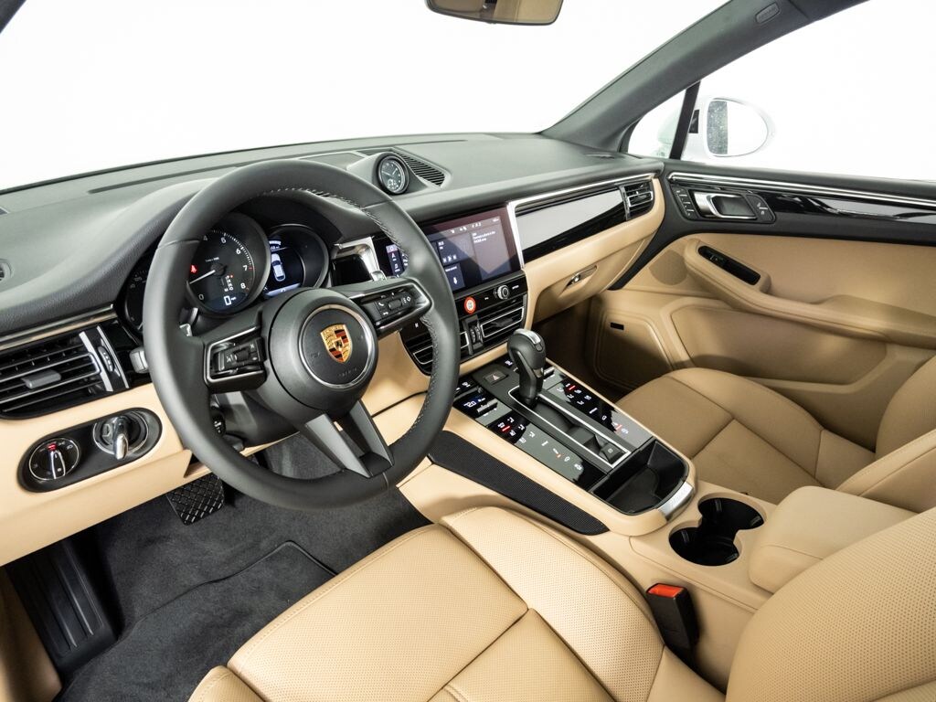 New 2026 Porsche Macan Base SUV
